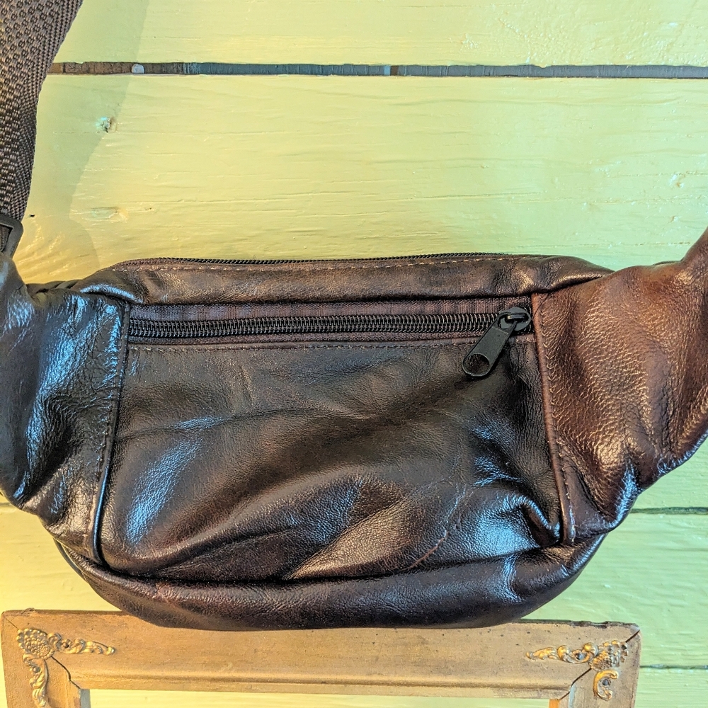 Chic Brown Crossbody Bag with Gold Accents - Picture 6 of 6